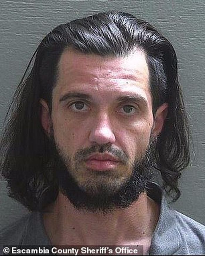 Tanpa Belas Kasih Seorang Pria Rekam Aksinya Saat Membakar Bocah 2 Tahun dengan Obor Elektrik