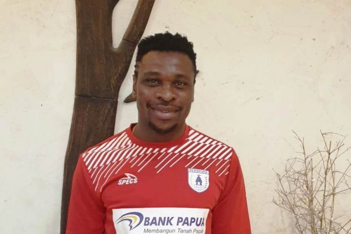 Pemain naturalisasi asal Nigeria, Egwuatu Godstime Ouseloka atau akrab disapa Olisa telah resmi berkostum Persipura Jayapura pada 6 Mei 2019.