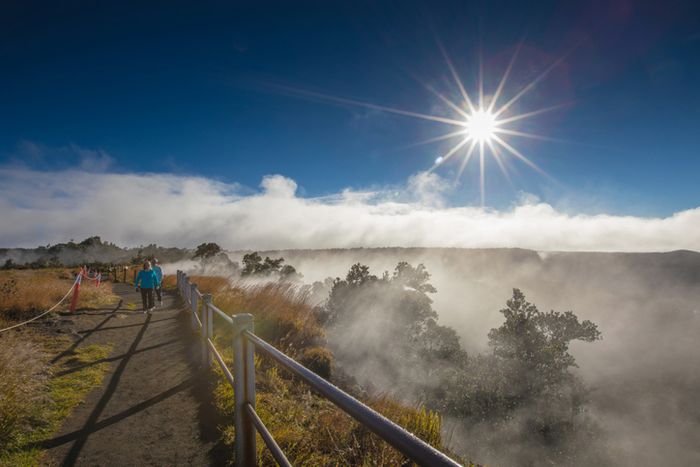 Area Steaming Bluff di tepi kawah Kilauea.