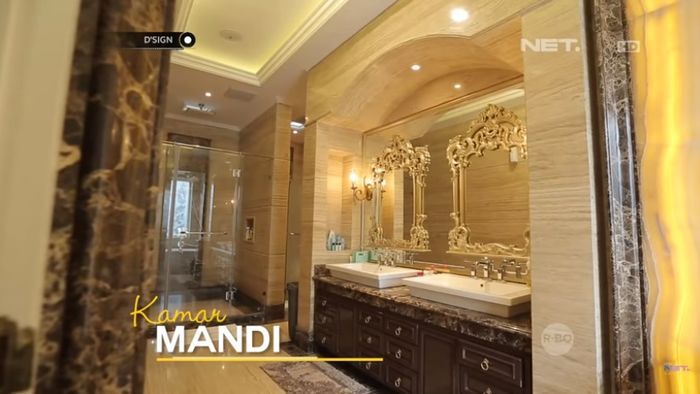 Kamar mandi di dalam kamar Andre Taulany