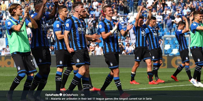 Pemain Atalanta merayakan kemenangan mereka atas Genoa pada pertandingan pekan ke-36 Liga Italia 2018-2019 di Stadion Mapei, 11 Mei 2019.