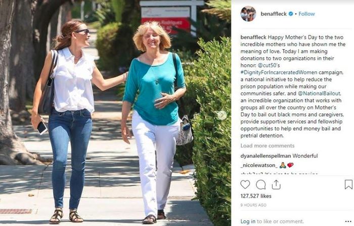 Ben mengunggah foto ibunya saat bersama dengan mantan istrinya, Jennifer Garner.