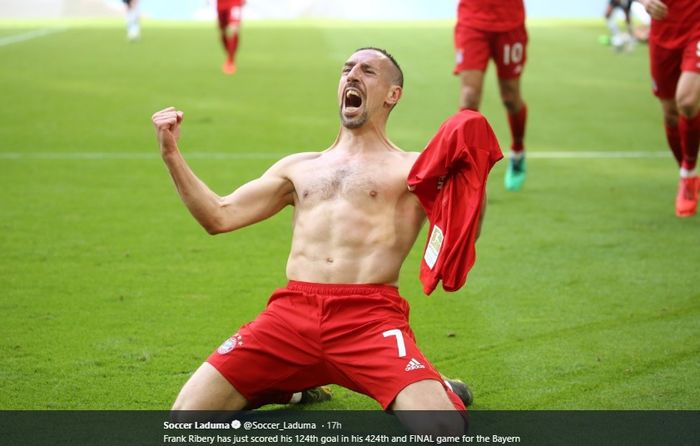 Selebrasi winger Bayern Muenchen, Frank Ribery, setelah mencetak gol pada pertandingan melawan Eintrach Frankfurt di Stadion Allianz Arena, 18 Mei 2019.