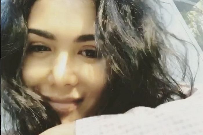 Yuni Shara membagikan potret wajah aslinya saat tanpa makeup sedikitpun