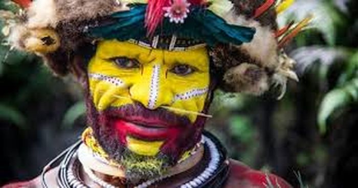 Inilah Manusia 'Berwajah Kuning' dari Papua Nugini