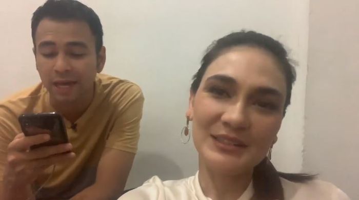 Luna Maya berbincang dengan Raffi Ahmad 