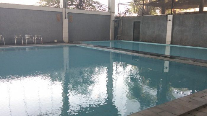 Kolam renang yang ditawarkan SPBU di Tegal sebagai salah satu fasilitas mewah mereka.