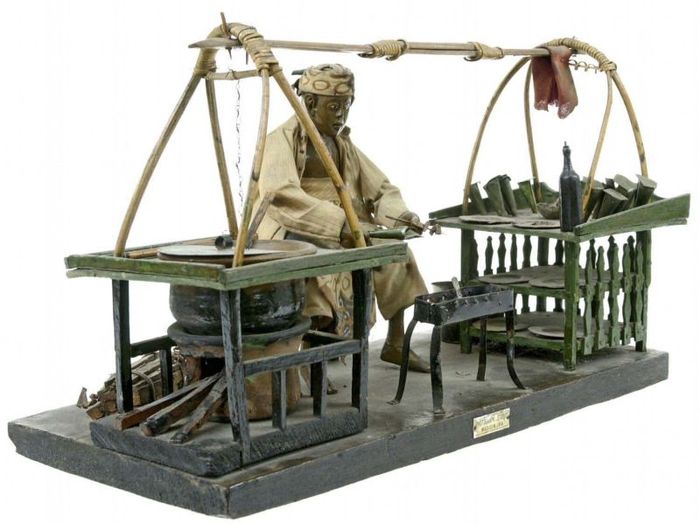Sebuah model penjual sate yang terbuat dari kayu, 1919. 