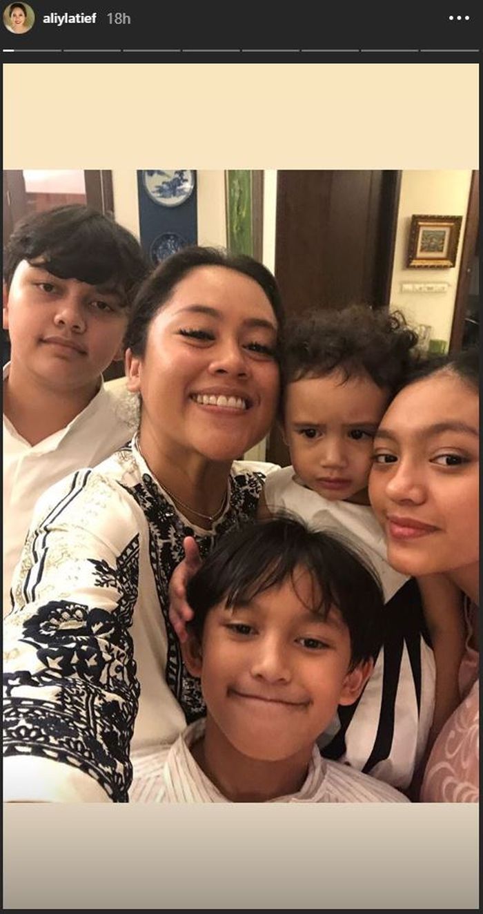 Semakin Cantik dan Anggun, Intip Penampilan Mantan Istri dan Anak Semata Wayang Ariel Noah, Sarah Amalia dan Alleia Anata Irham Saat Lebaran Bersama 