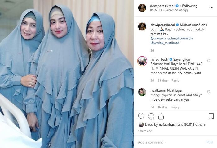 Dewi Perssik bersama sang ibu lebaran di rumah sakit. 