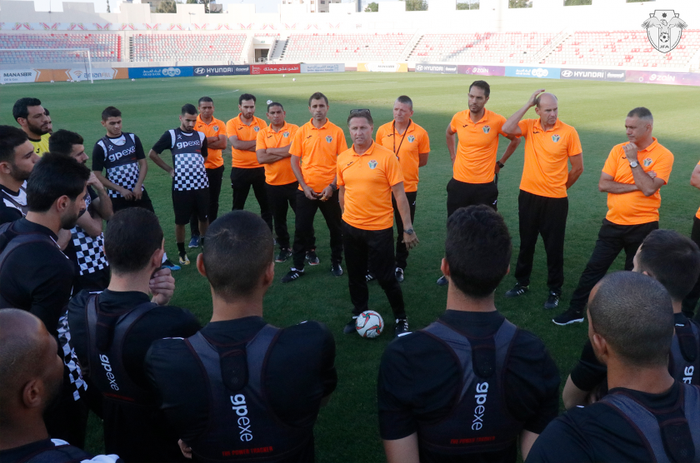 Pelatih timnas Yordania, Vital Borkelmans memimpin official training timnya, di Stadion King Abdullah II, Amman, Yordania, Senin (10/9/2109), jelang menjamu timnas Indonesia.