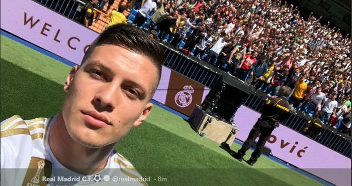 Penyerang anyar Real Madrid, Luka Jovic, diperkenalkan ke publik pada 12 Juni 2019.