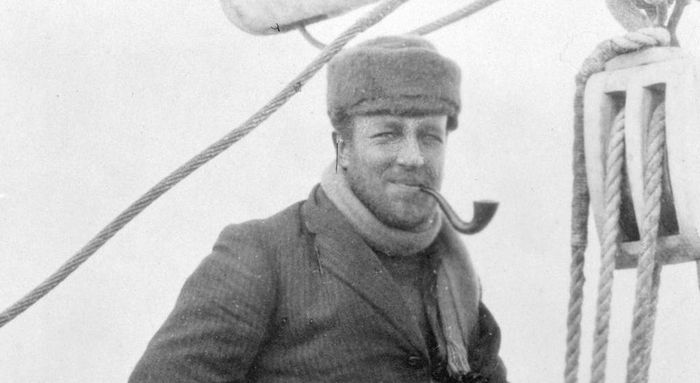 Sir Douglas Mawson bertahan hidup di Antartika yang dingin.