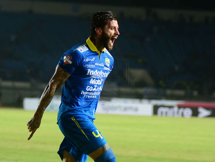 Bek Perseru Badak Lampung FC, Bojan Malisic, saat berseragam Persib Bandung di putaran pertama Liga 1 2019