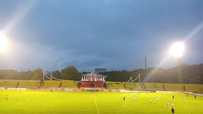 Suasana laga Semen Padang vs Perseru Badak Lampung pada pekan kelima Liga 1 2019 di Stadion H Agus Salim, Jumat (21/6/2019).