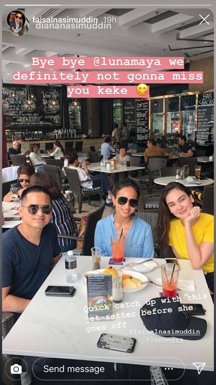 Luna terlihat makan bersama Faisal dan Diana, adik Faisal. 