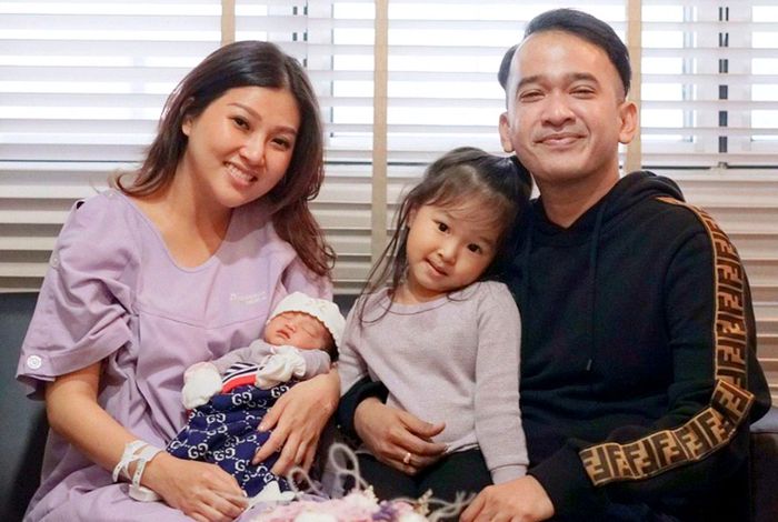 Thania Putri Onsu anak kedua dari Sarwendah dan Ruben Onsu yang masih bayi