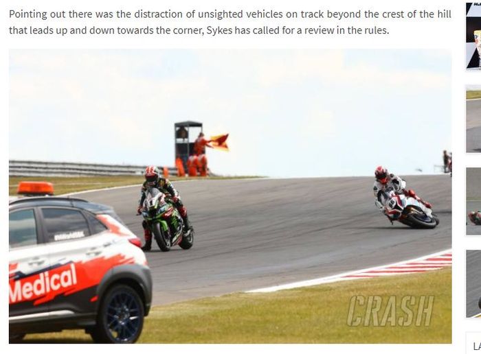 Rider BMW, Tom Sykes, terjatuh saat melakukan cool down lap pada Superpole Race WorldSBK di Donington Park, Inggris, Minggu (7/7/2019).