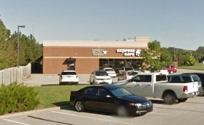 Mobil yang terparkir di tempat kerja sang ibu