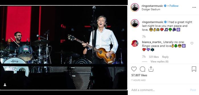 Ringo Starr dan Paul McCartney satu panggung di Dodger Stadium, Los Angeles.