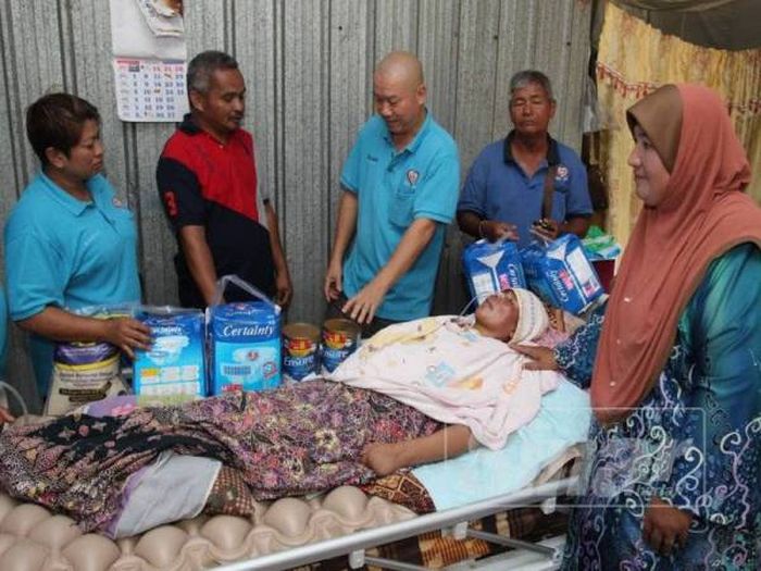 Kolase foto Norazlina Hasan, ibu yang menderita lumpuh usai melahirkan anak ke-7.