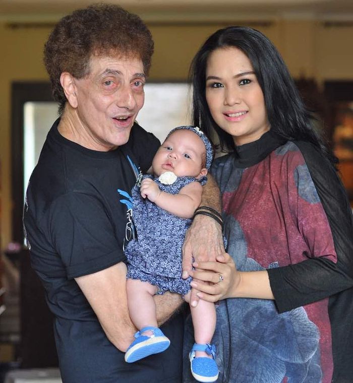 Ahmad Albar dan istrinya