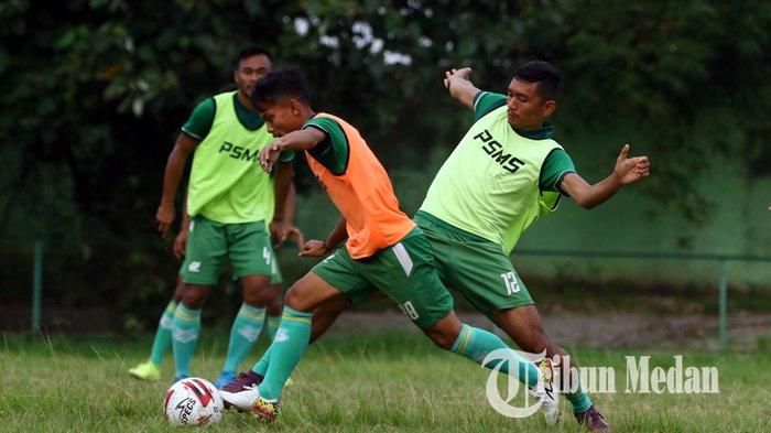 Pemain PSMS Medan mengikuti latihan rutin di Stadion Mini Kebun Bunga, Medan, Selasa (16/7/2019). Jelang melawan Blitar United (Persib B), skuat PSMS Medan terus membenahi lini belakang karena absennya Mamadou Alhadji akibat akumulasi kartu.