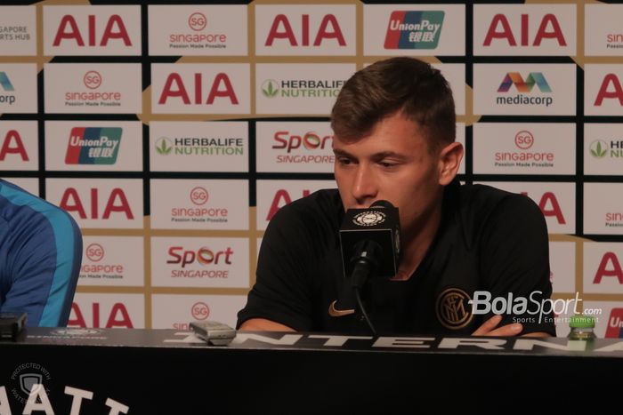 Pemain Inter Milan, Nicolo Barella,  saat konferensi pers International Champions Cup 2019 jelang laga lawan  Manchester United di National Stadium, Singapura, Jumat (19/7/2019).