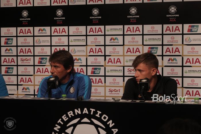 Antonio Conte dan Nicolo Barella saat konferensi pers International Champions Cup 2019 jelang laga lawan  Manchester United di National Stadium, Singapura, Jumat (19/7/2019).