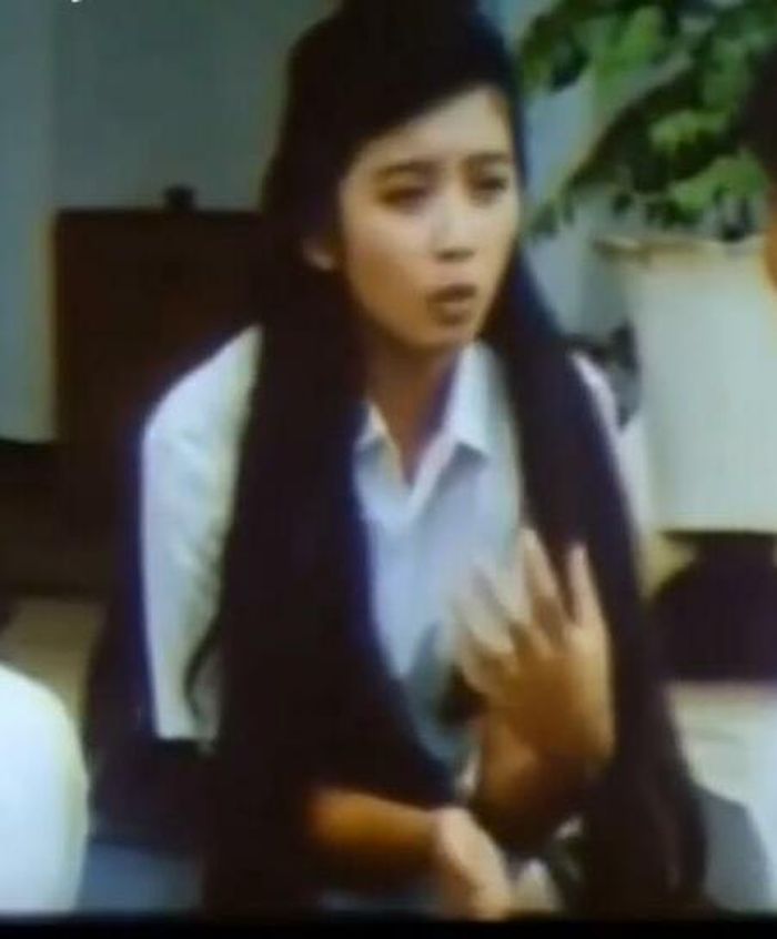 Rambut Panjang Desy Ratnasari