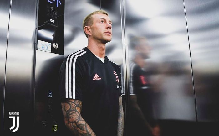 Winger Juventus, Federico Bernardeschi dikabarkan masuk daftar jual dan diincar Manchester United.