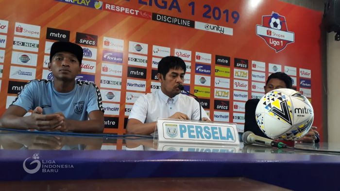 Pelatih Persela Lamongan, Nil Maizar, memberikan keterangan jelang laga kontra Borneo FC pada pekan ke-11 Liga 1 2019.