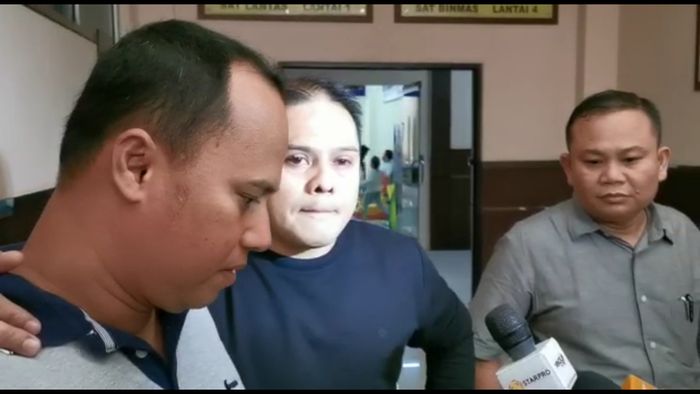 John Hendri, ayah Jefri Nichol, saat ditemui Grid.ID di Polres Jakarta Selatan pada Senin (29/7/2019) siang.