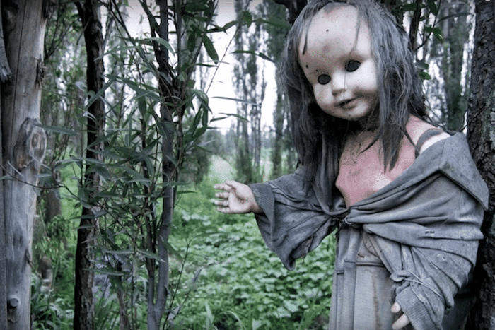 Salah satu boneka di pulau boneka.