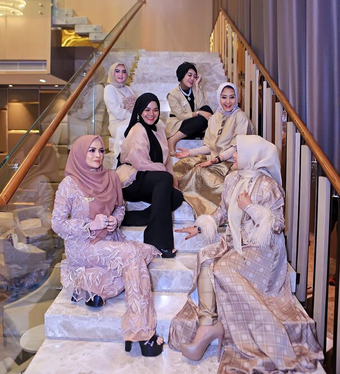 Sarita Abdul Mukti bersama geng sosialitanya