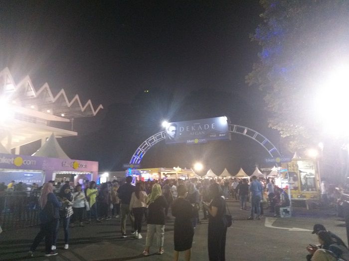 Suasana sekitar lokasi konser Afgan yang bertajuk Dekade saat ditemui Grid.ID di Istora Senayan, Jakarta Selatan, Jumat (9/8/2019). 