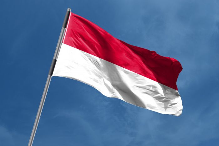 Pemasangan bendera merah putih 