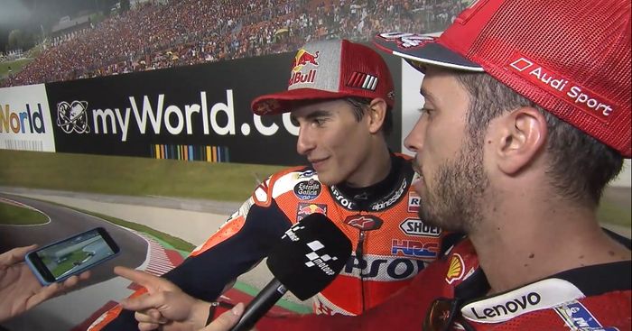 Marc Marquez (kiri) dan Andrea Dovizioso (kanan) saat diminta berkomentar soal duel yang mereka alami pada lap terakhir MotoGP Austria 2019, Minggu (11/8/2019)