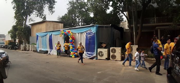 Raffi Ahmad mendirikan tenda di dekat rumahnya di kawasan Andara Green Residence, untuk merayakan ulang tahun Rafathar yang ke-4. 