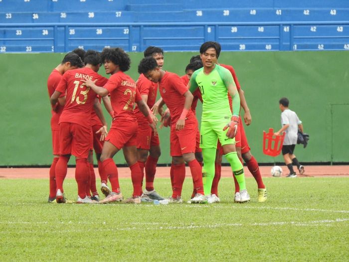 Skuad timnas U-19 Indonesia menjelang laga kontra timnas U-18 Malaysia di Stadion Go Dau, Vietnam, Sabtu (17/8/2019).