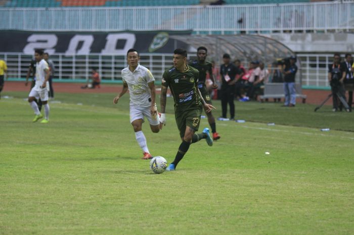 Aksi pemain Tira Persikabo, Ciro Alves pada laga kontra PSS Sleman di Stadion Pakansari, Kabupetan Bogor, Senin (19/8/2019).