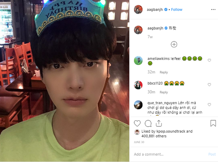 Ahn Jae Hyun memosting foto dirinya dengan pakaian yang sama