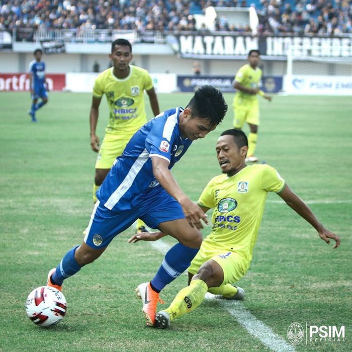 Aksi Witan Sulaeman saat membela PSIM Yogyakarta melawan Persiba Balikpapan pada pekan ke-12 Liga 2 2019.