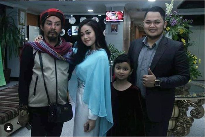 Limbad bersama ketiga anaknya