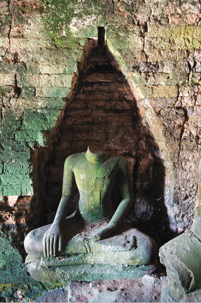 Arca Buddha di Wat Kaeo, Thailand, satu dari tiga candi yang dibangun berdasarkan titah dari raja Sriwijaya.