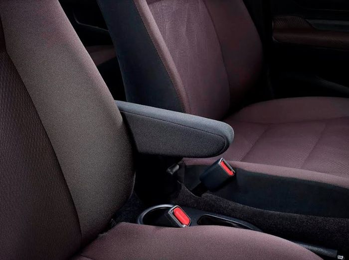 Desain sandaran tangan di New Sienta.