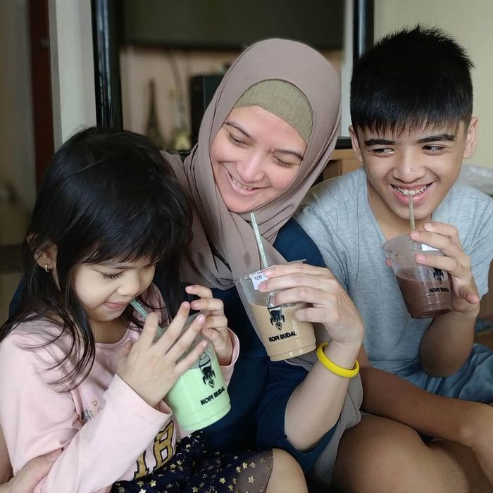 Keluarga Andhara Early