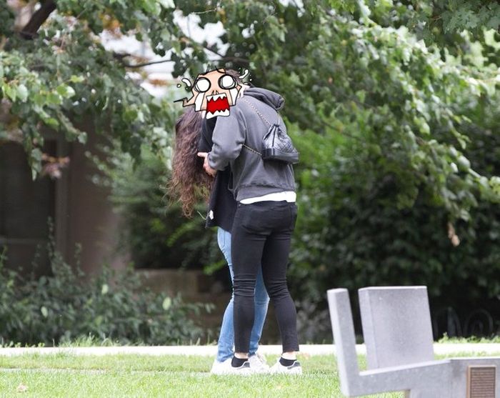 Shawn dan Camilla kepergok berciuman di Toronto  