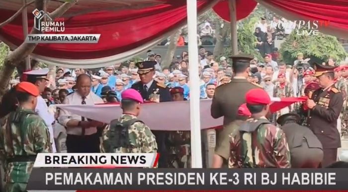 Ilham Akbar Habibie usai mengazani jenazah BJ Habibie.