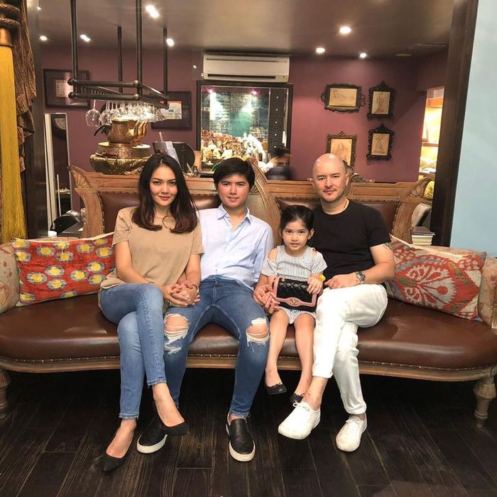 Kedekatan anak Olla Ramlan, Sean Mikael dengan Ibu sambungnya.